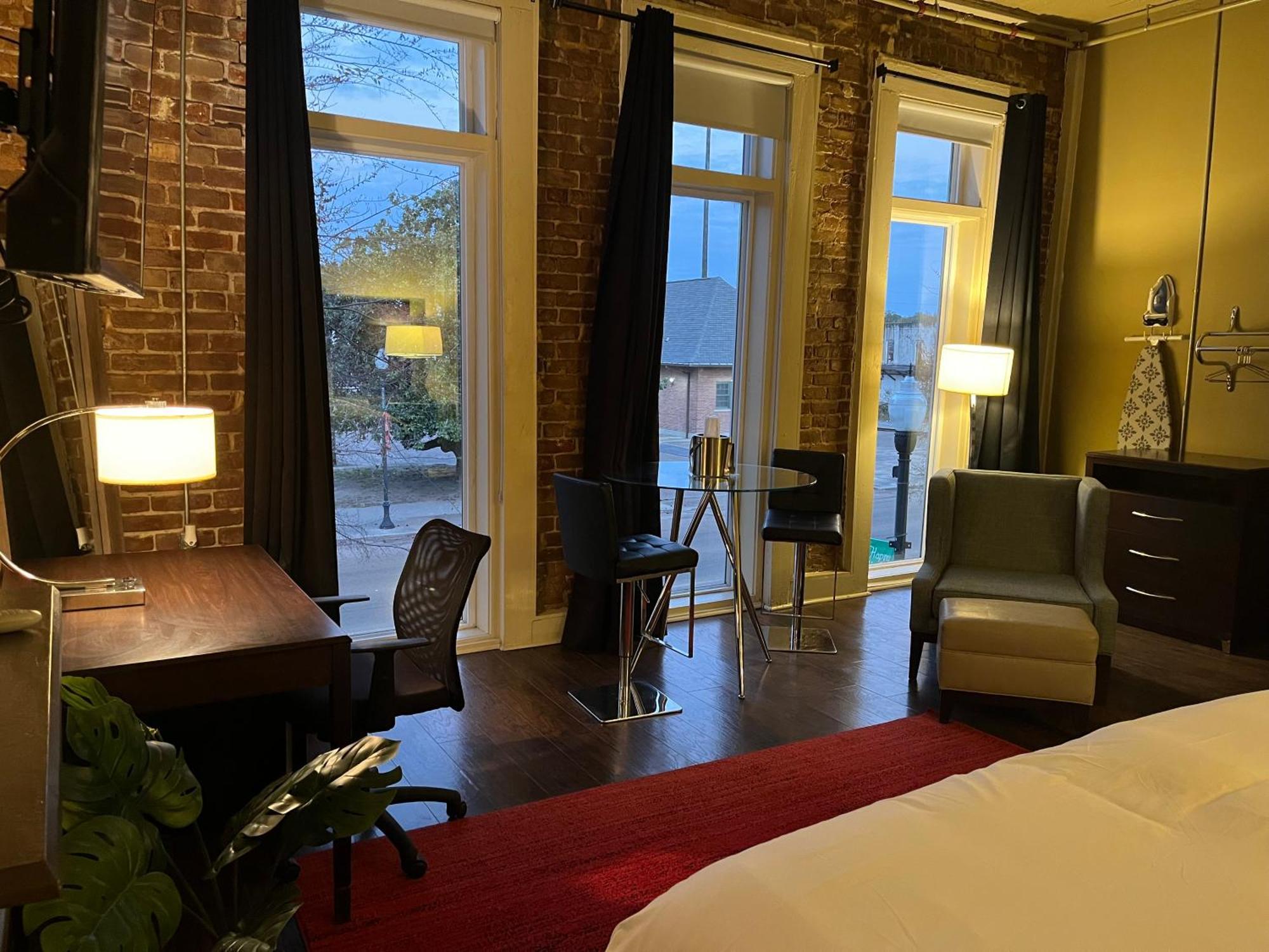 The Skylight Hotel Greenville Bagian luar foto